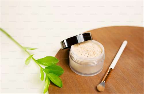 In cosmetics, Curdlan Gum enhances the texture and stability of lotions, creams, shampoos, and other personal care products.